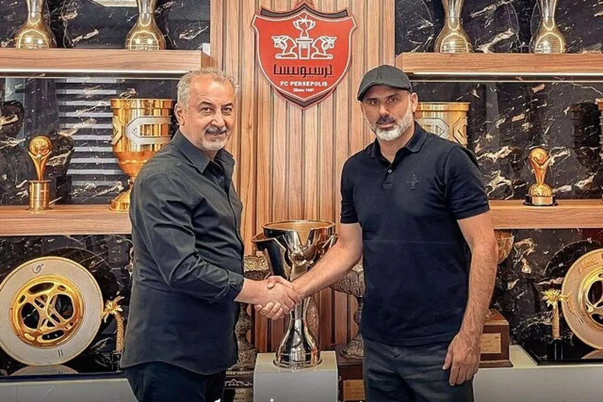 حسینی با پرسپولیس تمدید کرد