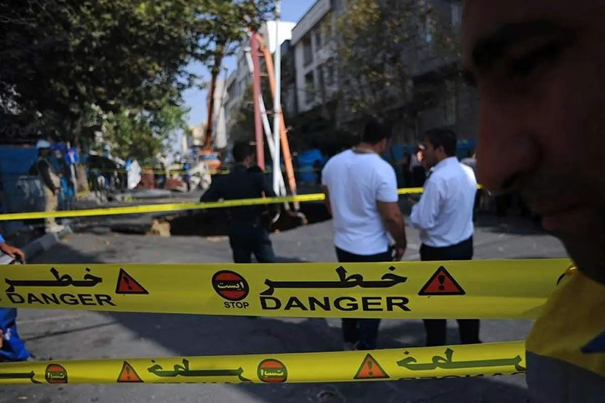 یک مصدوم در فرونشست زمین میدان ونک تهران