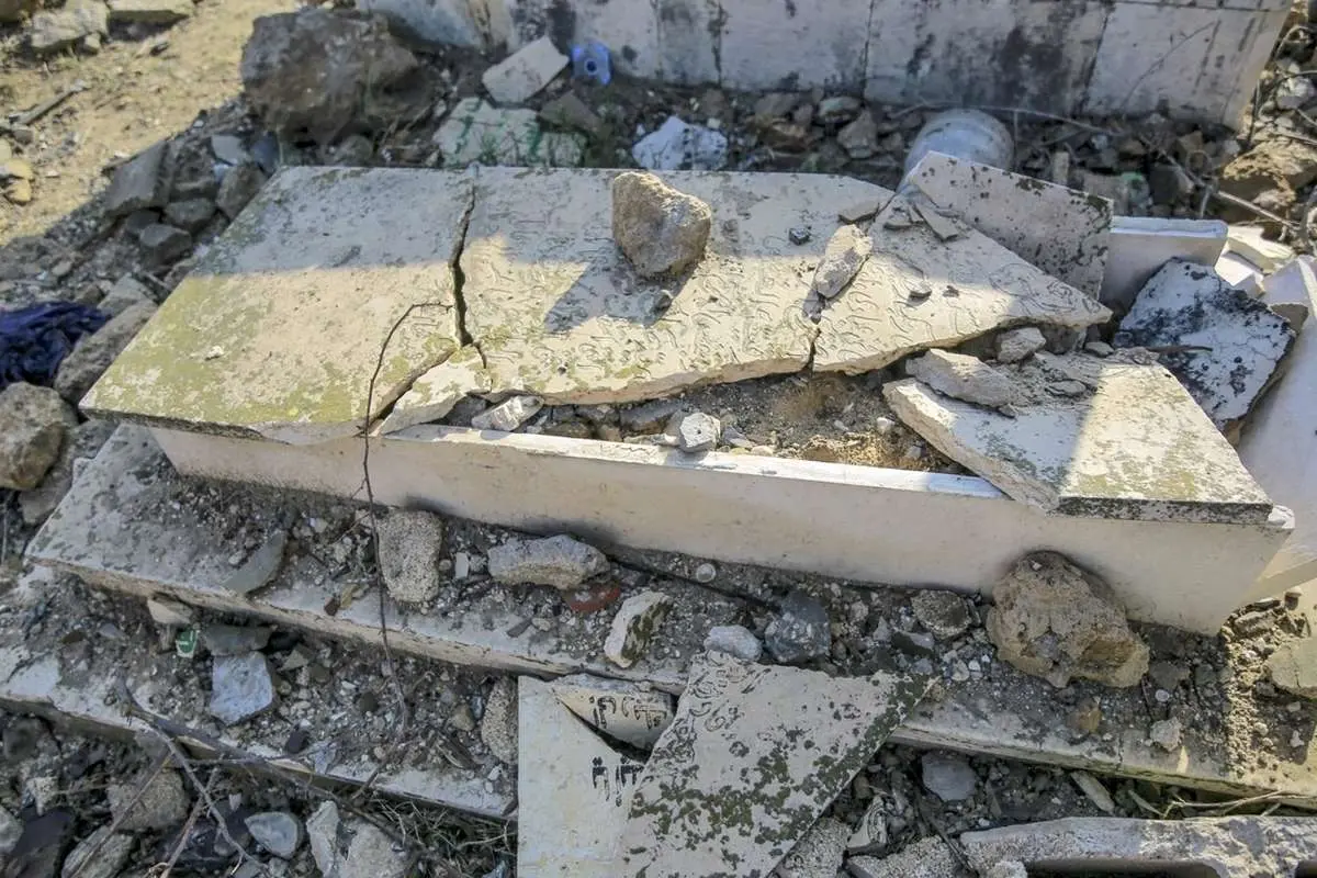 (ویدئو) ارتش اسرائیل یک قبرستان فلسطینی را شخم زد