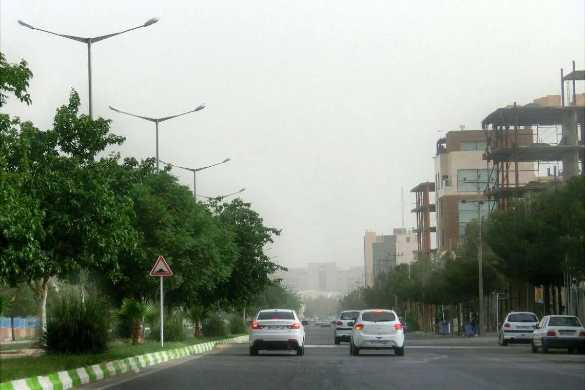 کاشان گرمتر میشود؛ هشدار هواشناسی درباره وزش باد و غبار