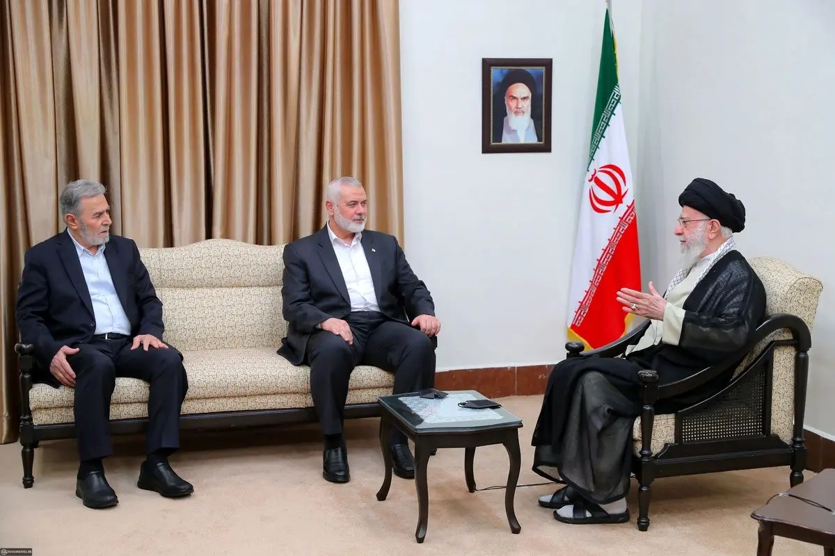 (ویدئو) لحظاتی از آخرین دیدار شهید اسماعیل هنیه با رهبر انقلاب اسلامی