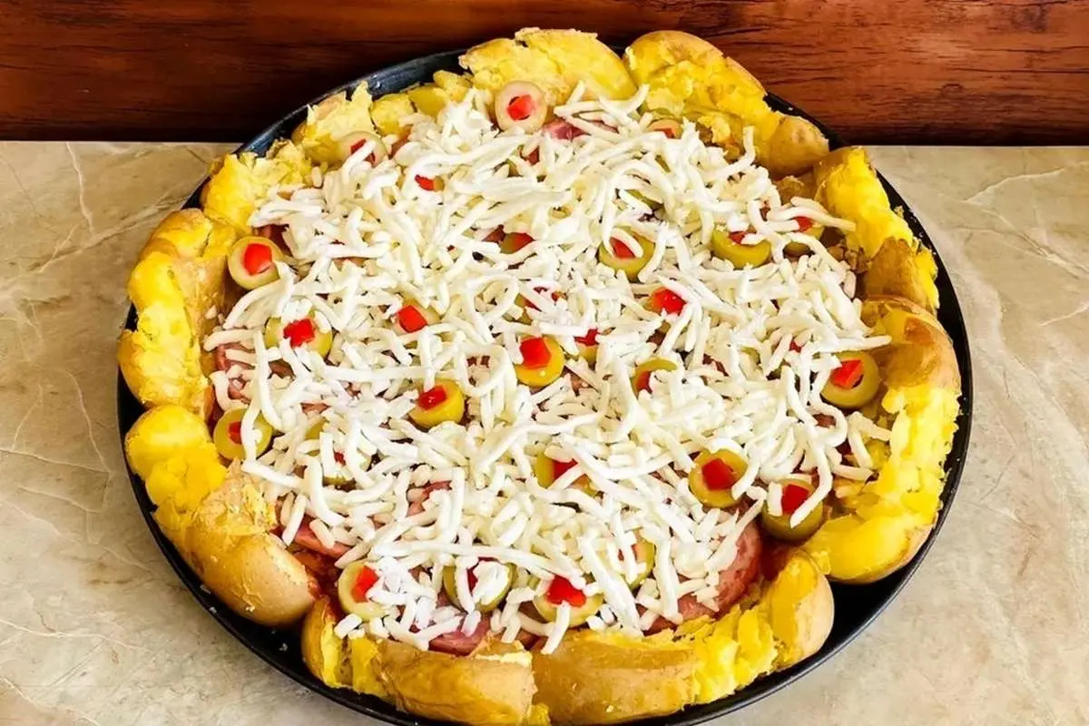 (ویدئو) طرز تهیه یک پیتزای خاص رژیمی با سیب زمینی