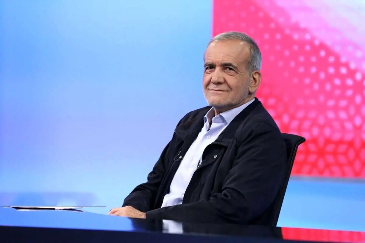 توصیهای به پزشکیان: وزیری که با تشر یک روزنامه از دفاع از مردم عاجز میماند در شان وزارت نیست