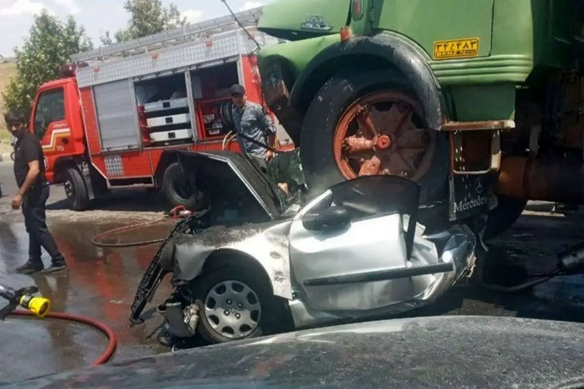 (ویدئو) تصادف زنجیره‌ای در شهرستان مرند؛ پژو ۲۰۶ له شد