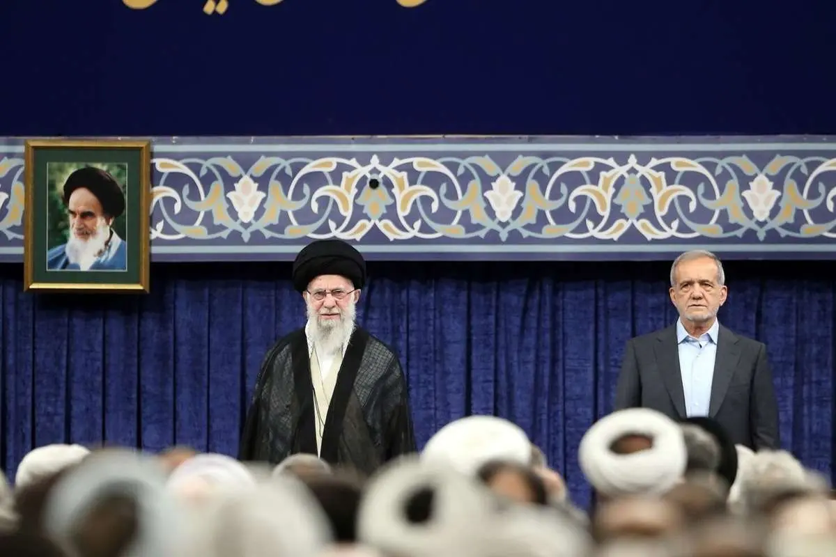 (تصویر) گپ و گفت همتی، آذری جهرمی و تاجگردون در مراسم تنفیذ مسعود پزشکیان