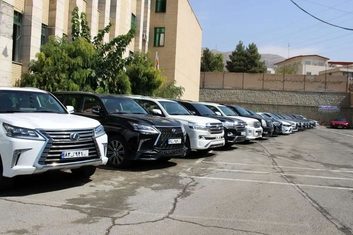 کشف ۱۴ دستگاه BMW در پارکینگ یک خانه در غرب تهران