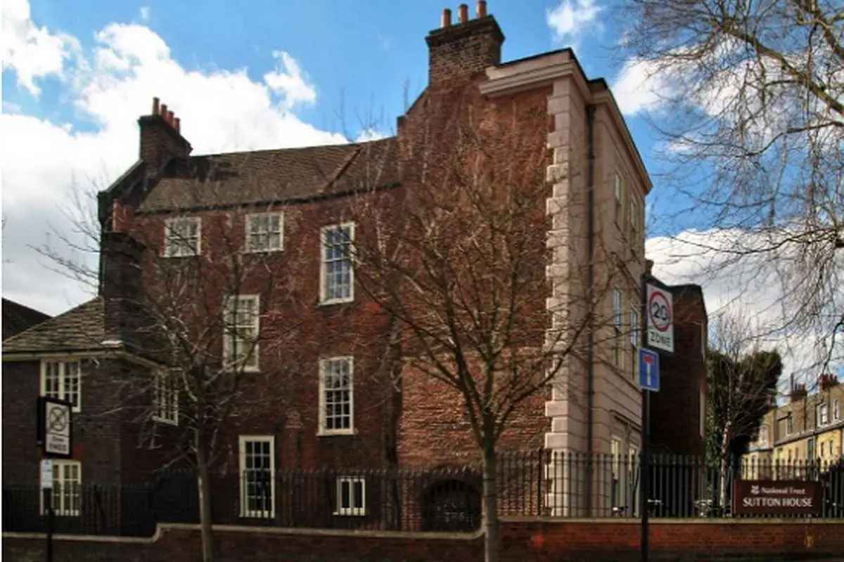 کشف کاردستی‌های ۳۰۰ ساله در زیر این خانه قدیمی