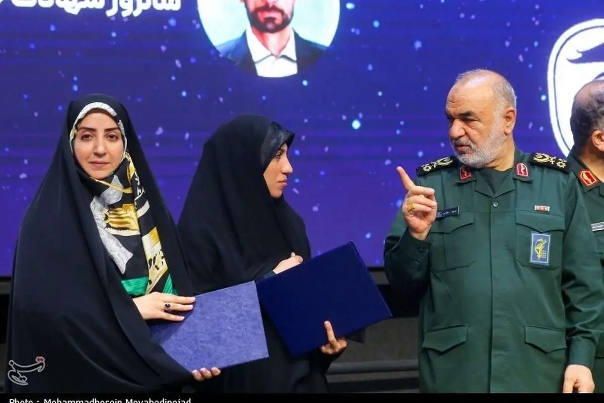 (عکس) تجلیل از آمنه سادات ذبیحپور