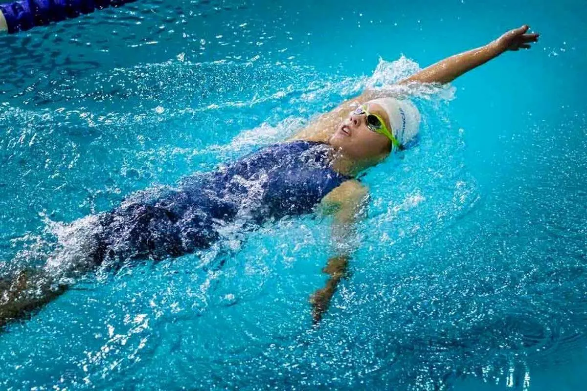 فواید شنا برای التیام درد، بهبود خواب و کاهش استرس