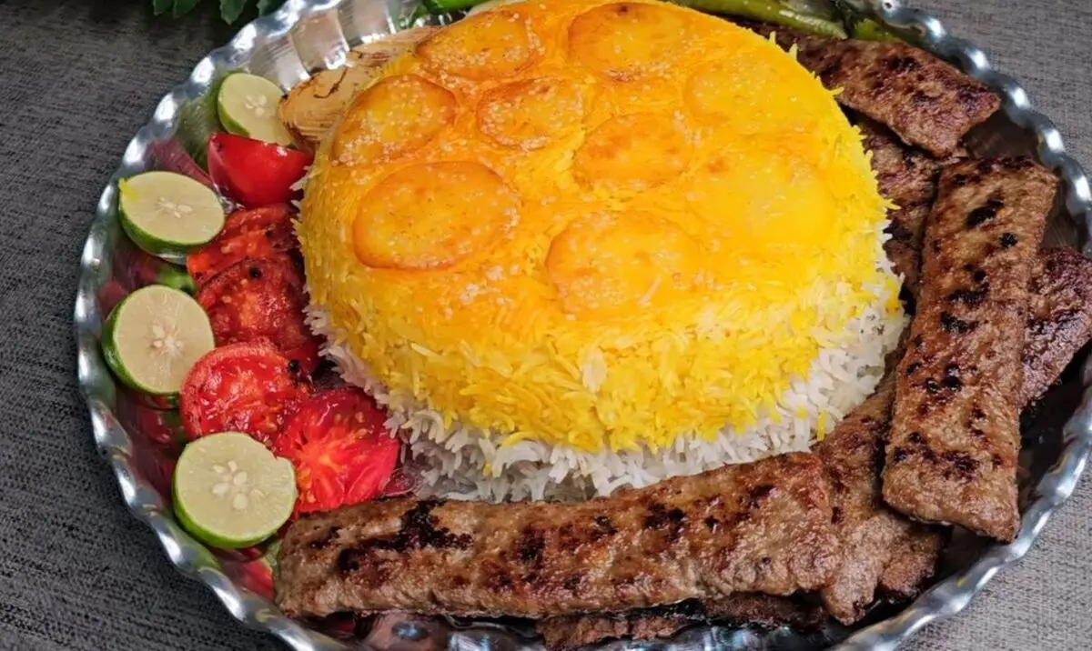 (ویدئو) طرز پخت ساده و متفاوت کباب تابه‌ای بازاری