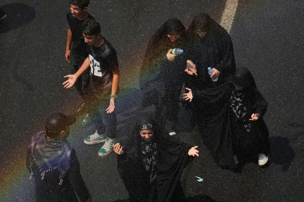 تصاویر رسانه آمریکایی از مراسم تشییع رهبر شهید انقلاب؛ تهران در سوگ فرو رفت