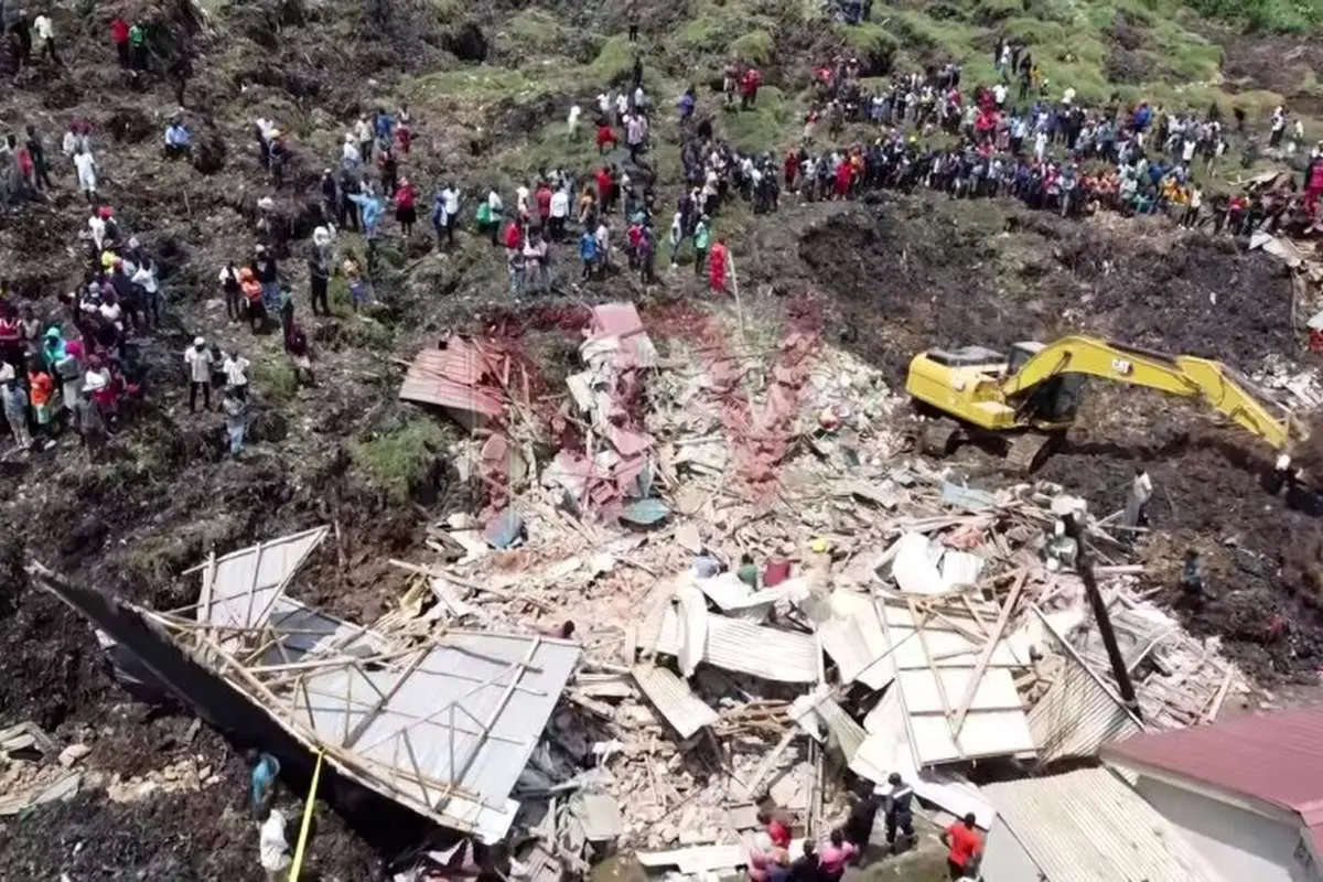 (ویدئو) ریزش کوه زباله در پایتخت اوگاندا با ۱۲ فوتی