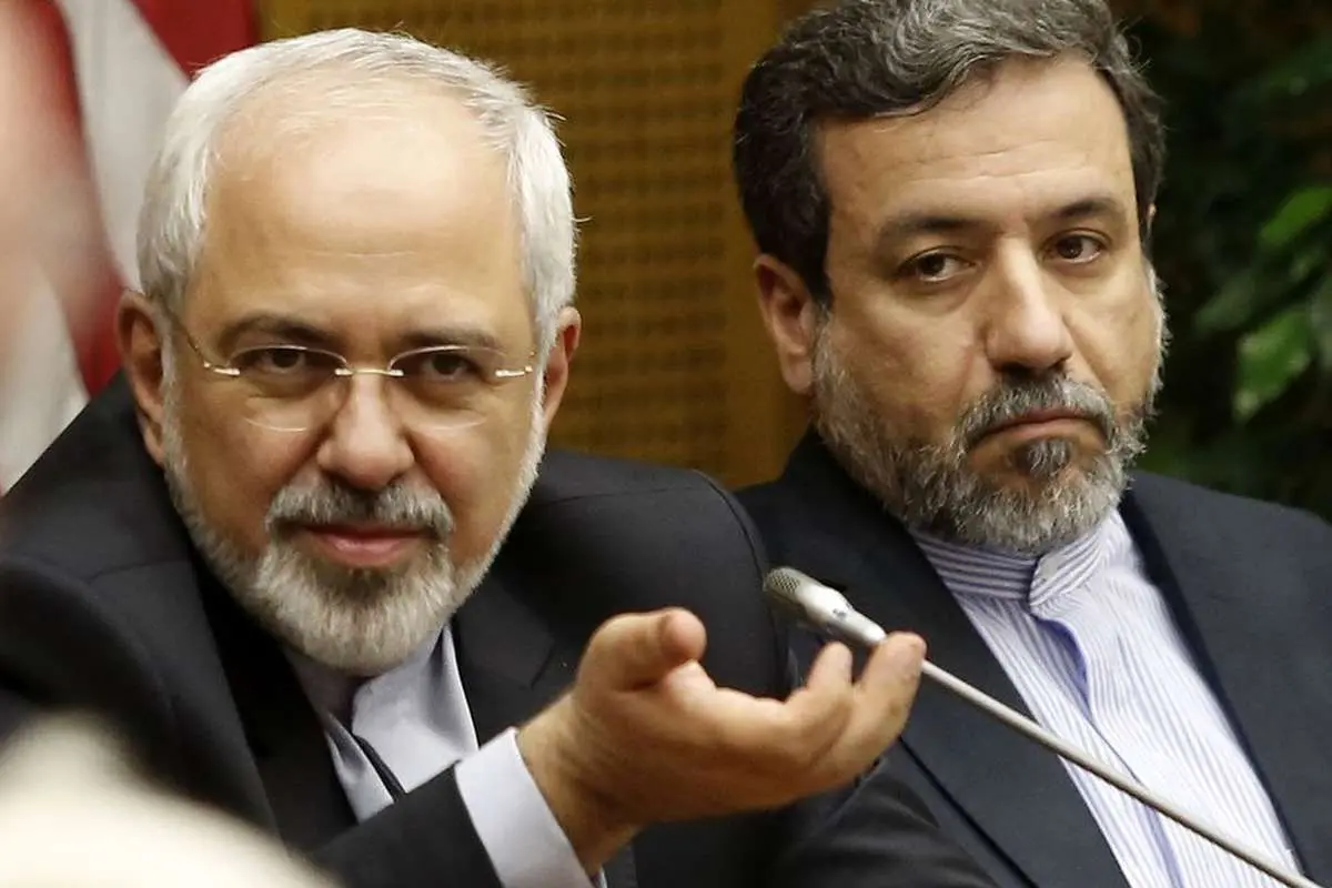 تصویری تاریخی از محمدجواد ظریف و عباس عراقچی در آمریکا پشت سر منوچهر متکی