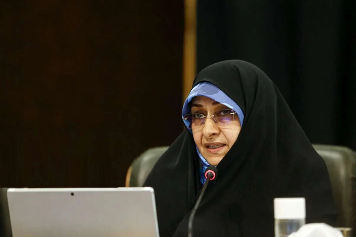 (تصویر) تصویری از همسر و پسر انسیه خزعلی در روز خداحافظی او با پاستور