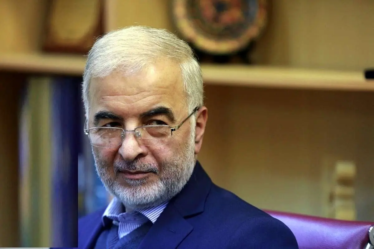 اسکندر مومنی گفت آشنایی او با پزشکیان به دانشگاه تبریز برمی گردد