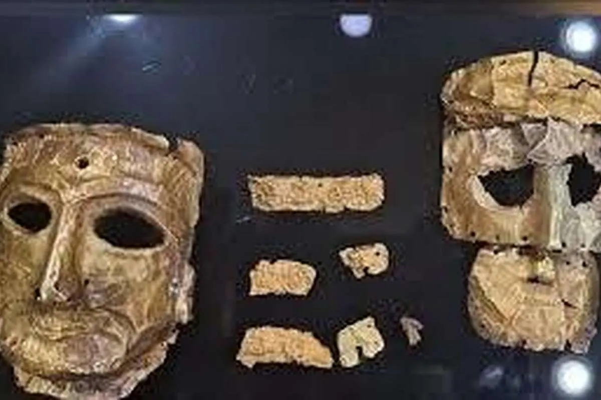 کشف دو صورتک ۲ هزار ساله طلا