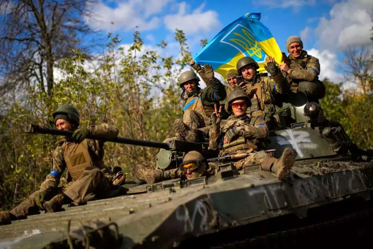 (ویدئو) ا لحظه تغییر نام تابلو‌های شهر‌های روسیه توسط نیرو‌های اوکراینی