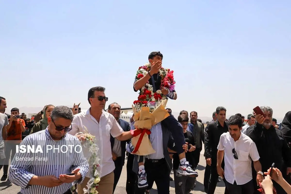 (تصاویر) استقبال از آرین سلیمی قهرمان تکواندو المپیک در کرمانشاه