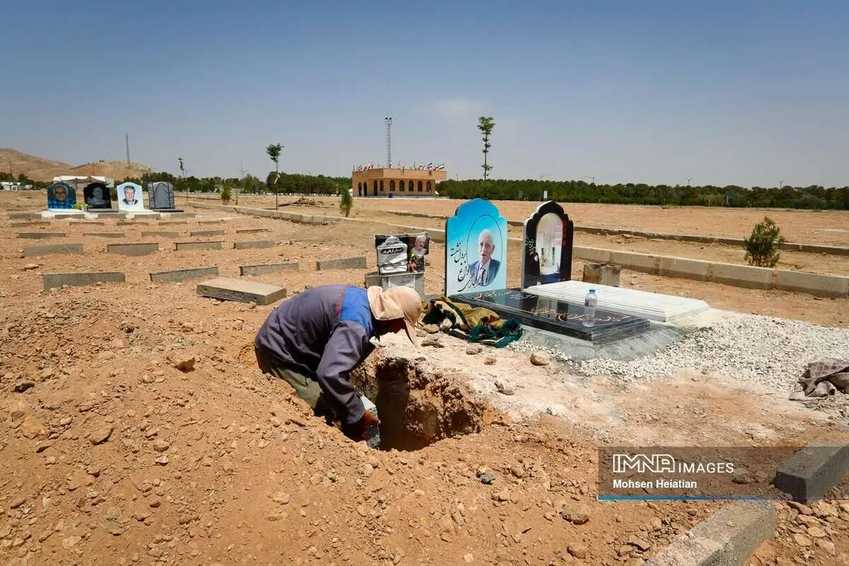 (تصاویر) مشاغل بدون تعطیلی در گرمای بالای ۴۰ درجه