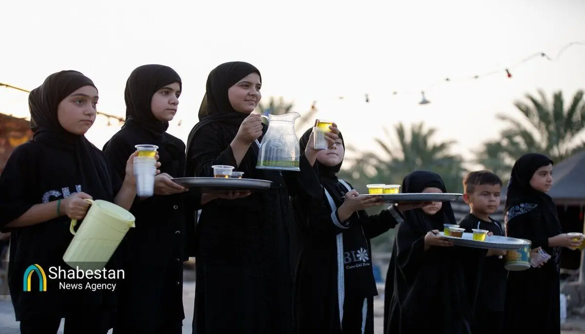 (تصاویر) استقبال دختران عراقی از زائران اربعین