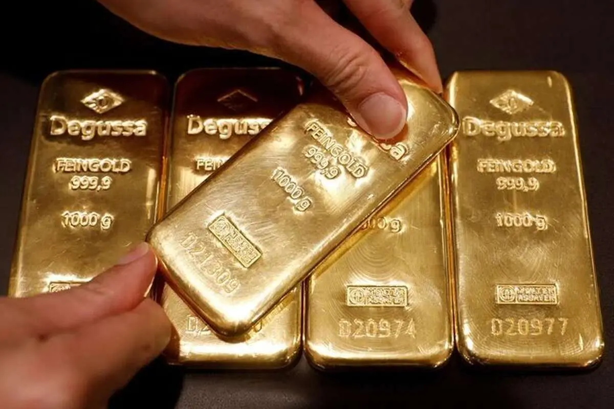 طلای جهانی درخشان ماند، اما دلار عقب رفت