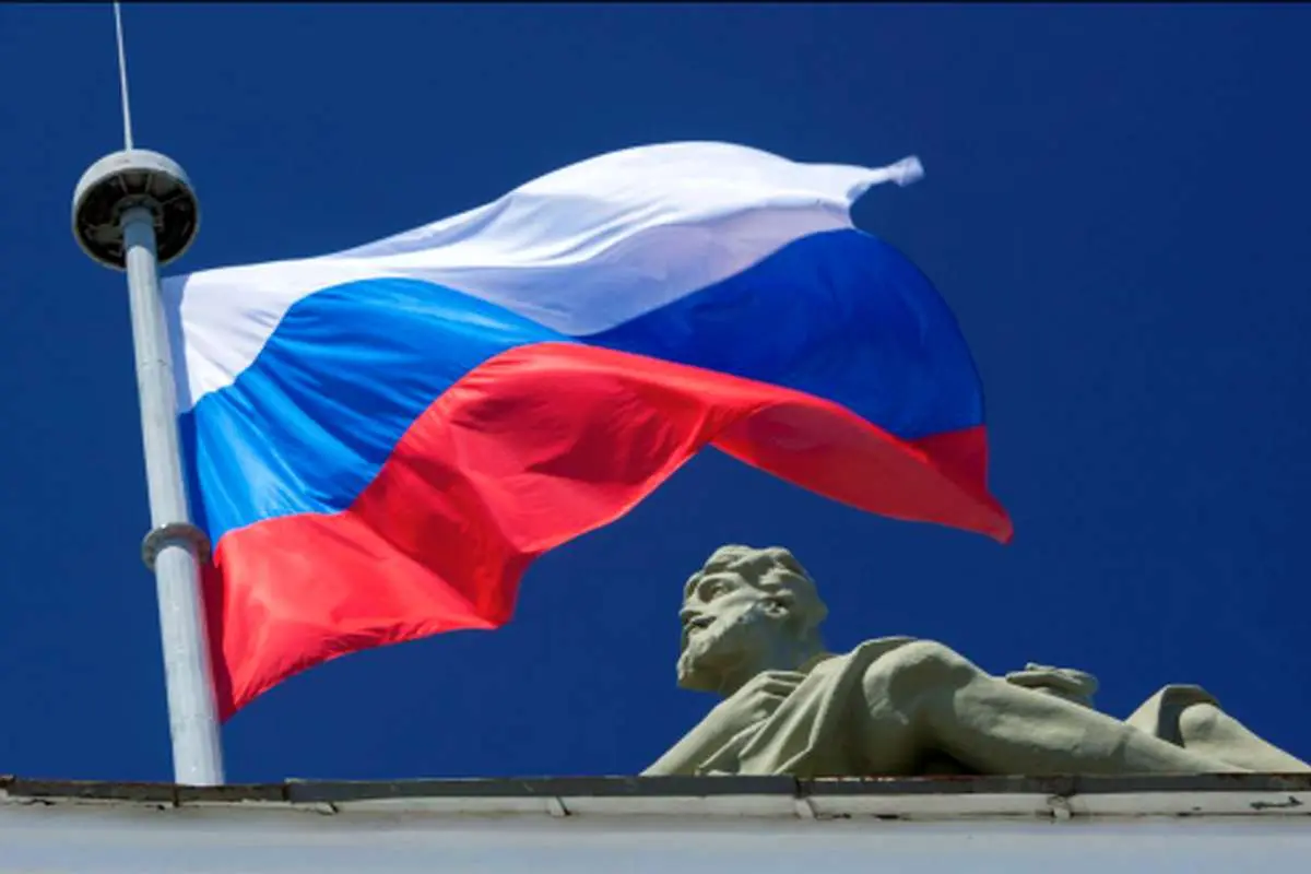 (ویدئو) نیرو‌های اوکراینی در حال پایین کشیدن پرچم روسیه