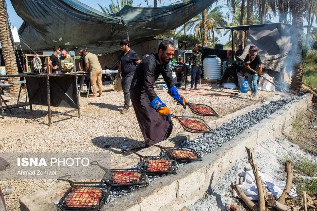 (تصاویر) زائران حسینی در مسیر کوفه به کربلا