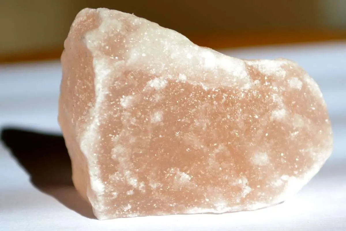 خاصیت سنگ نمک در خانه