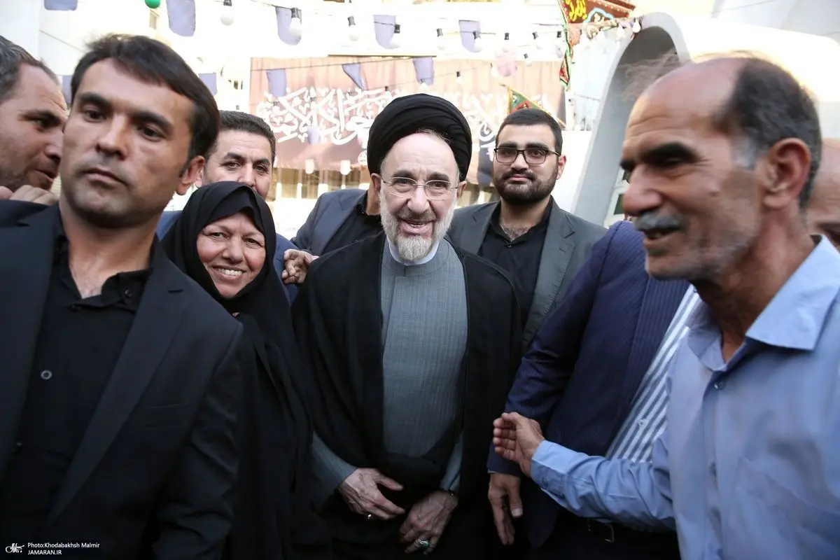(تصاویر) متن و حاشیه مراسم ترحیم خواهر قدرت‌الله علیخانی