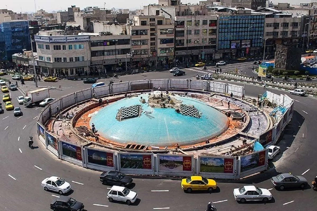 دیوارنگاره میدان انقلاب تغییر کرد