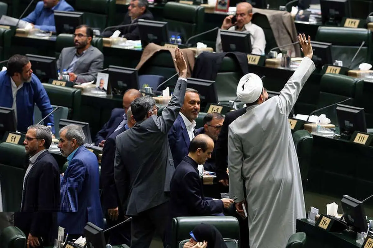 پیش بینی یک اصلاح طلب از به گِل نشستن حرکت تندرو‌های مجلس طی ماه‌های آینده