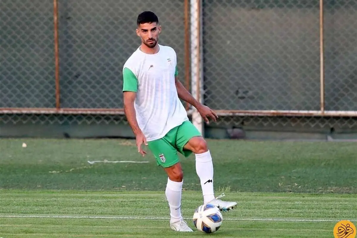 پیراهن اسطوره پرسپولیس بر تن میلاد محمدی