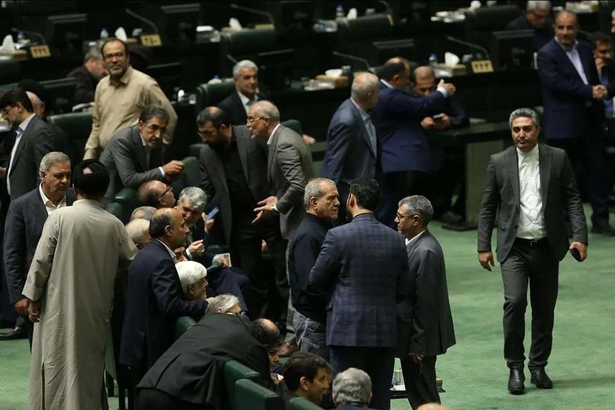 برای هر وزیر پیشنهادی چند نماینده موافق و مخالف ثبت‌نام کرده‌اند؟