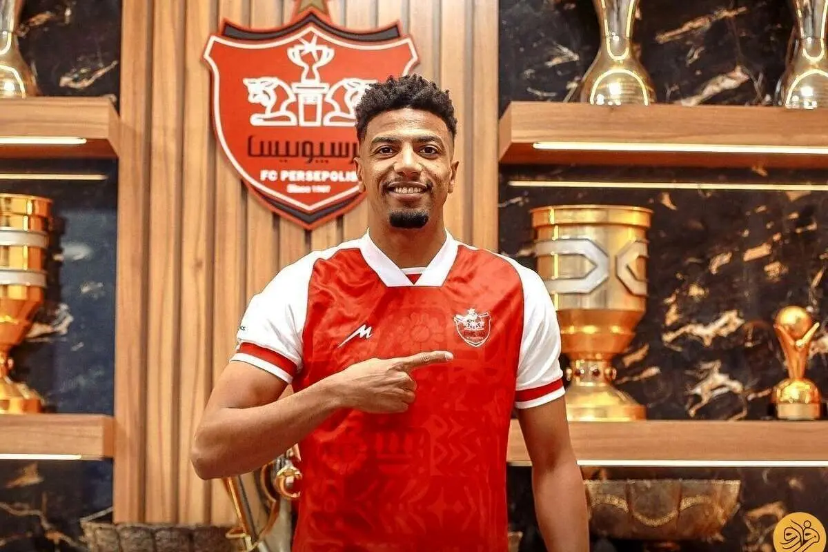 ستاره پرسپولیس با اشرف حکیمی همتیمی شد
