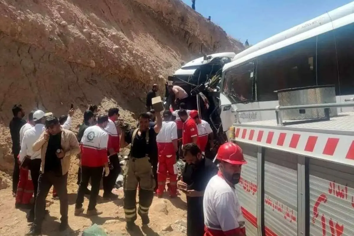 ۳۶ مصدوم و فوتی در سانحه رانندگی جاده ایلام به کرمانشاه