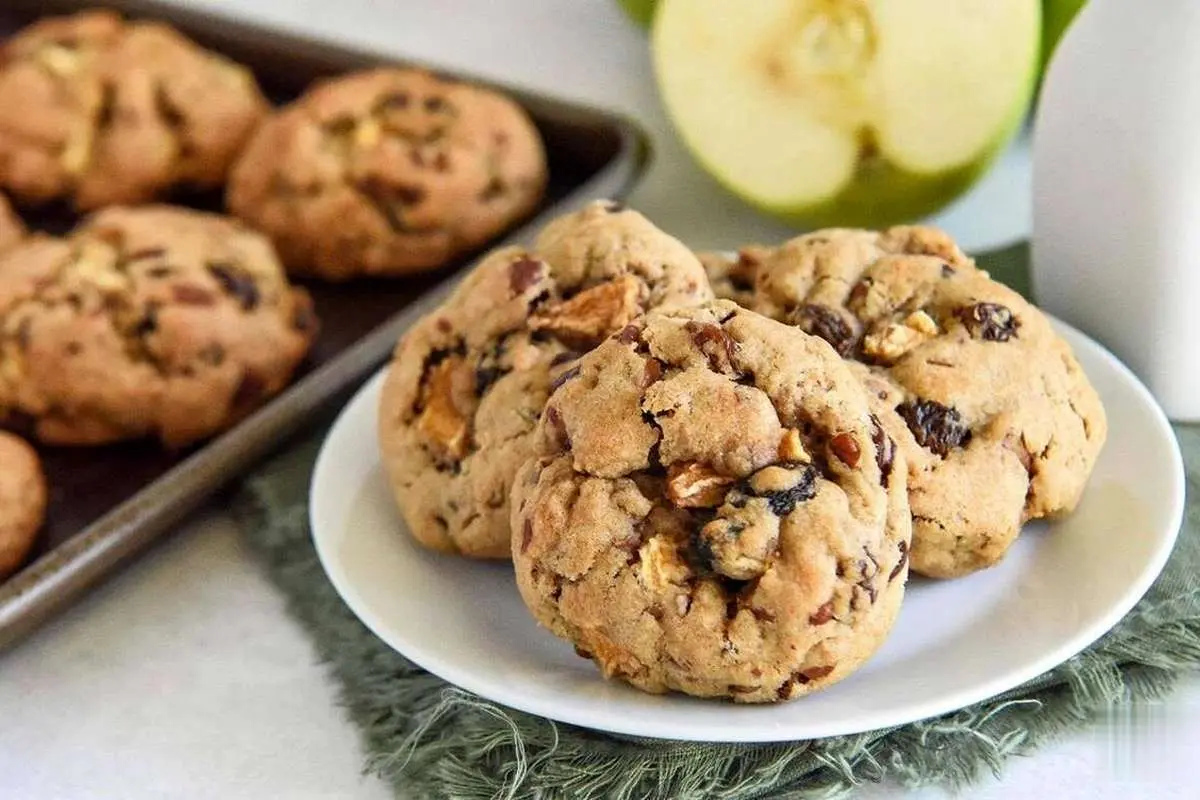 (ویدئو) طرز پخت شیرینی سیب و دارچین خوشمزه مثل آب خوردن