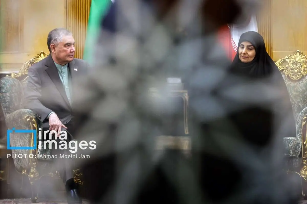(تصاویر) استقبال فرزانه صادق از رهبر ملی ترکمنستان