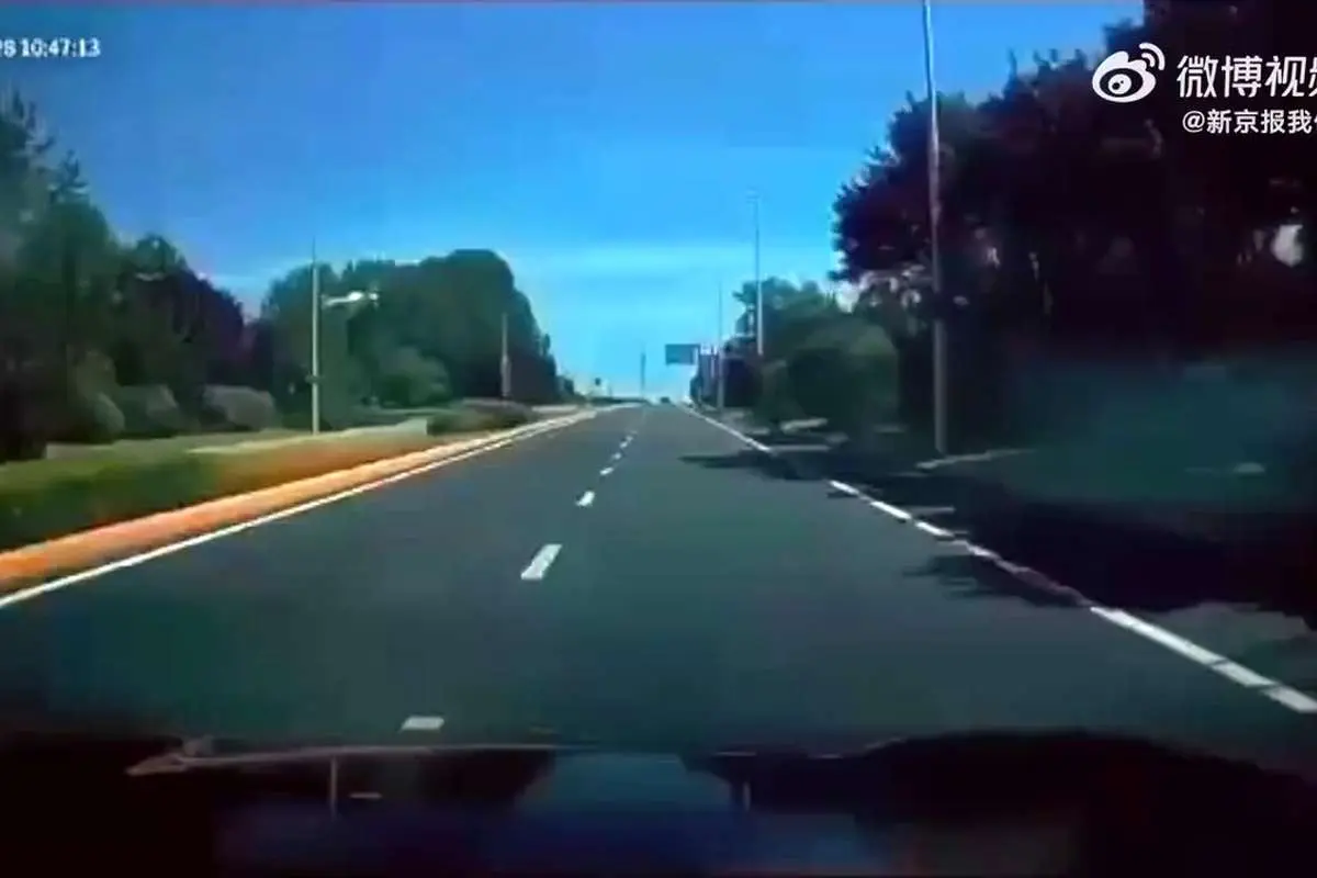 (ویدئو) فرود سخت یک هواپیما در بزرگراه