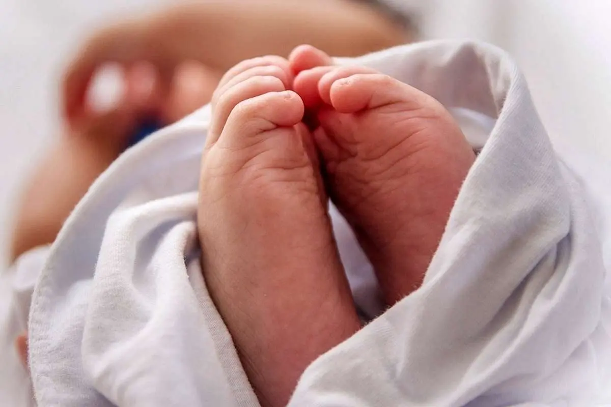 (ویدئو) تولد نوزاد عجول در قایق امدادی هلال‌احمر