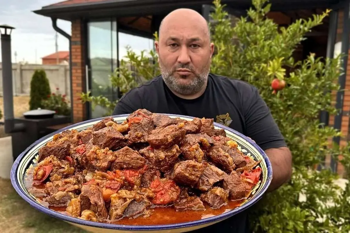 (ویدئو) پخت یک خورشت با گوشت گاو به روش زوج روستایی داغستانی