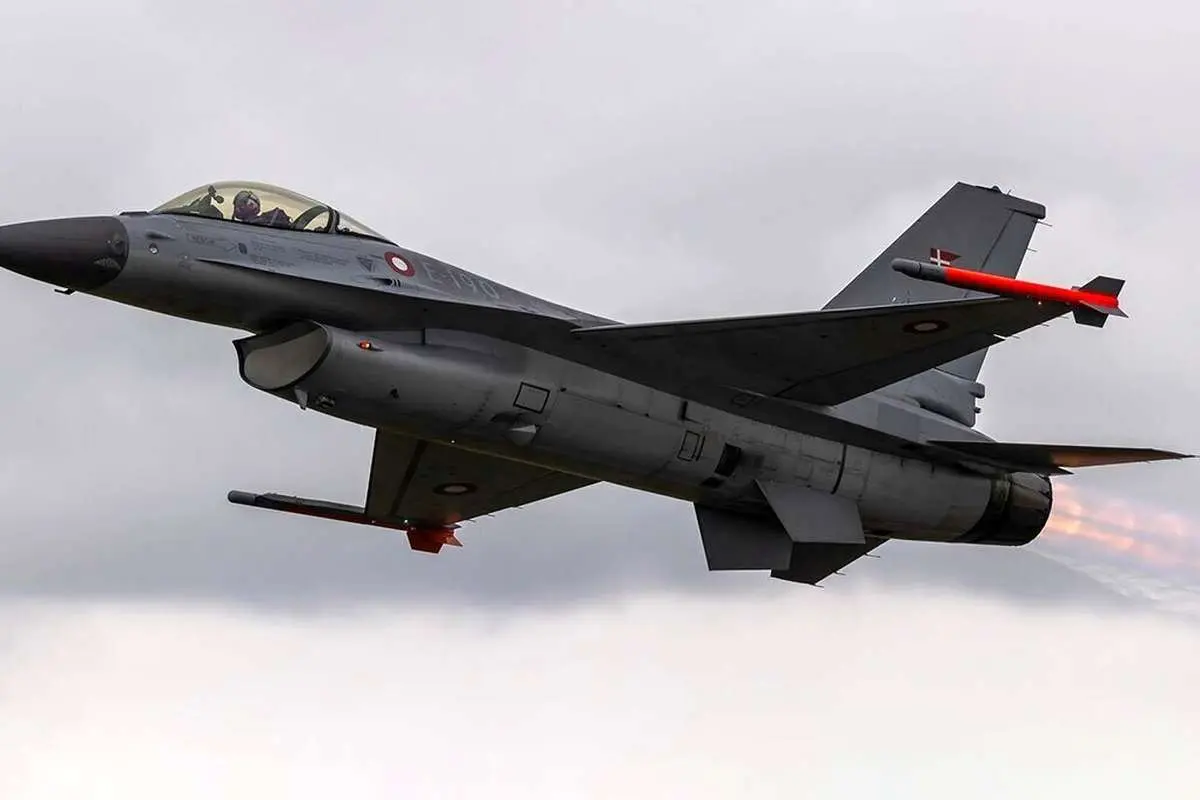 (تصاویر) پرواز قدیمی‌ترین اف-۱۶ جهان در آسمان دانمارک