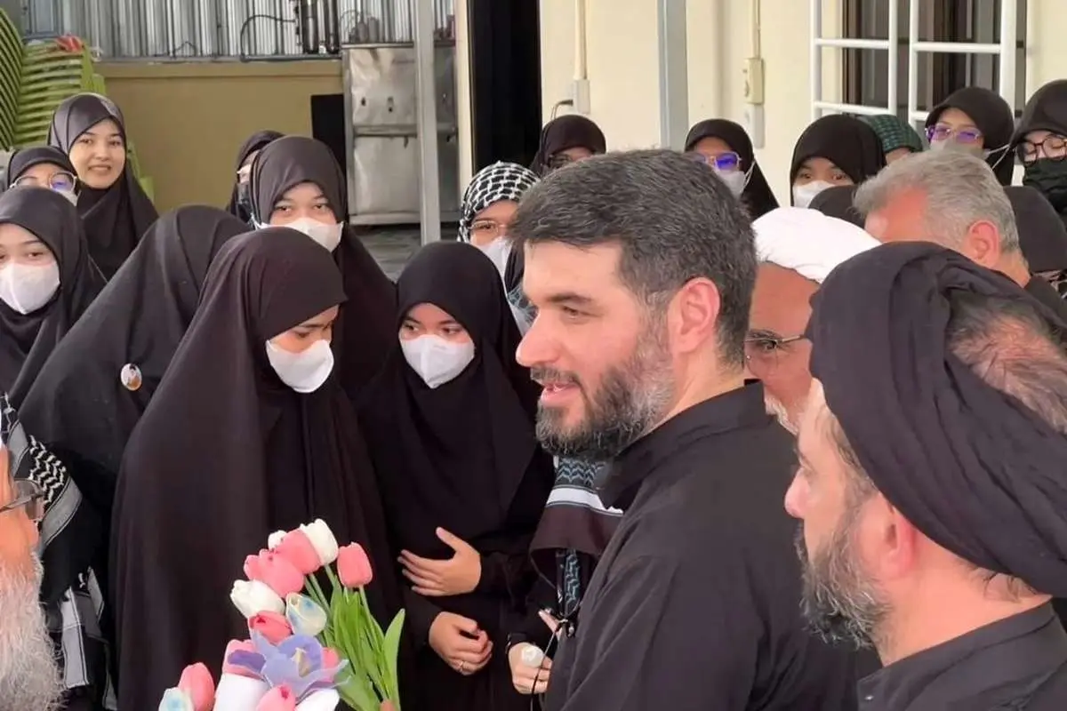 (عکس) حضور میثم مطیعی در حوزه علمیه خواهران بانکوک تایلند