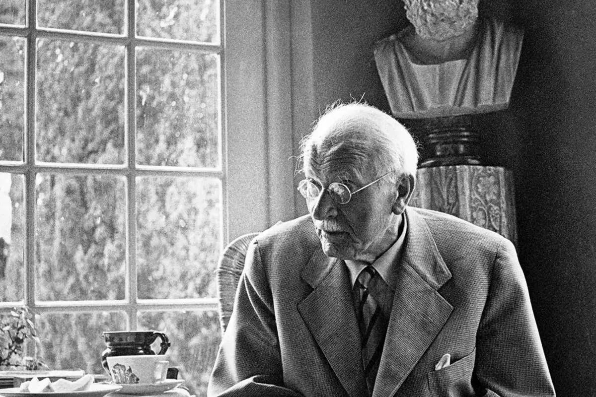 کارل یونگ؛ گامی بلند در روان‌شناسی