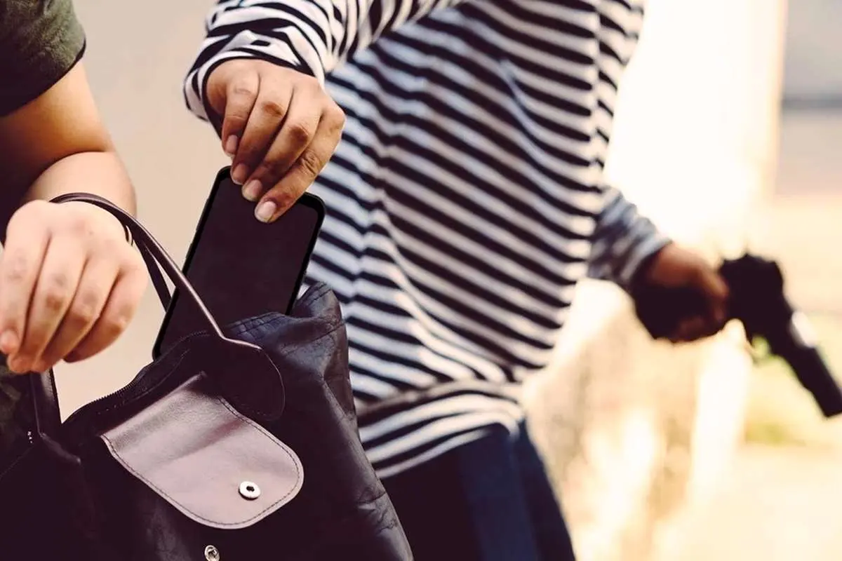 (ویدیو) لحظه موبایل‌قاپی زوج جوان در روز روشن