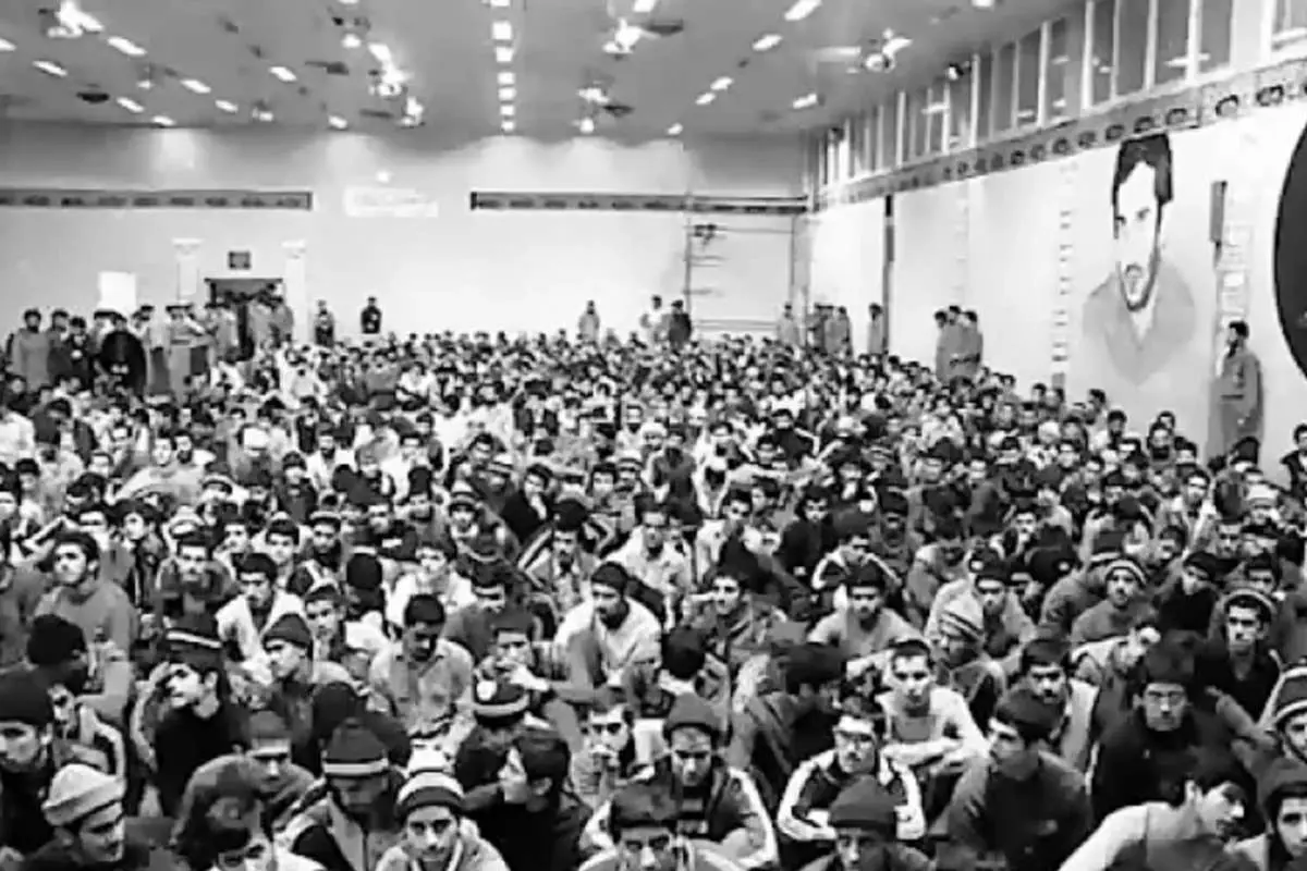 (تصویر) گروه سرود زندانیان سیاسی در دهه شصت