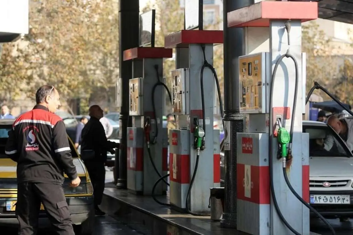 (تصاویر) صف طولانی پمپ بنزین‌ها پس از اظهارات وزیر اقتصاد