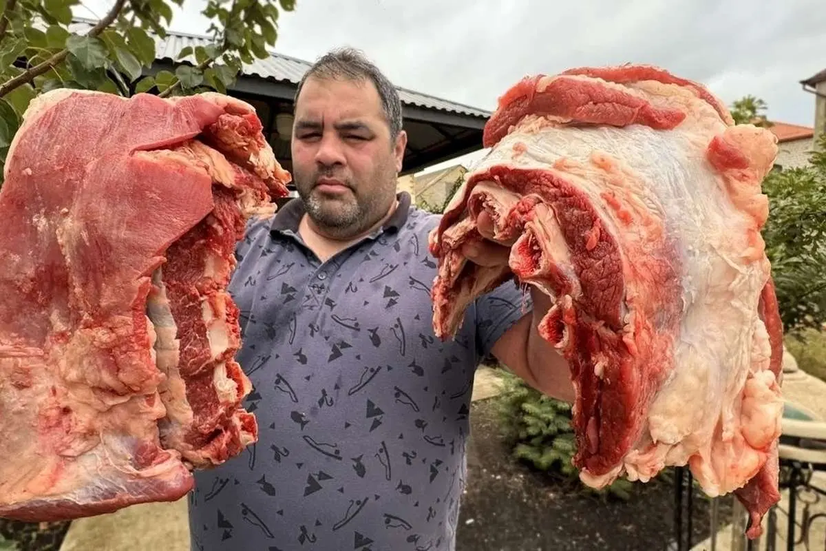 (ویدئو) طرز پخت دنده کباب گاو در تنور به روش یک آشپز روستایی داغستانی