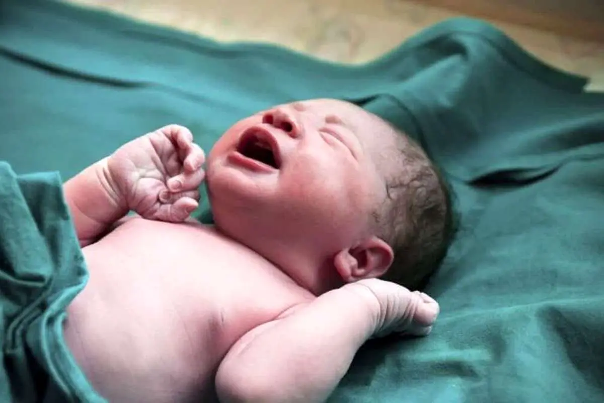 (ویدئو) نجات نوزاد ۲ روزه توسط اپراتور اورژانس زاهدان