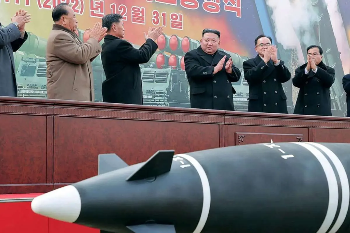 (تصویر) موشک بالستیک با سر جنگی ۴.۵ تُنی به هدف خورد