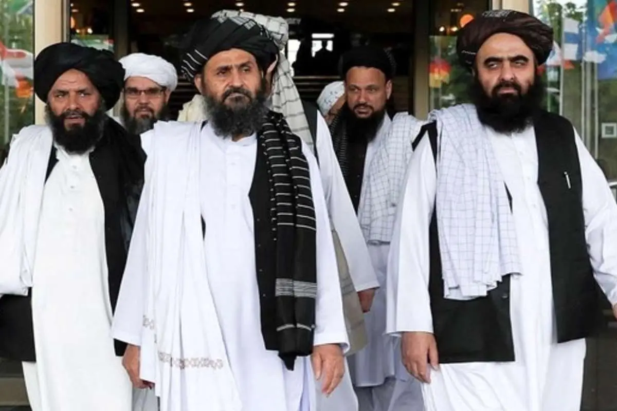 (ویدیو) ادای احترام هیئت طالبان به سرود ملی ایران